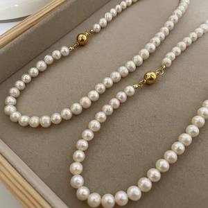 Collar de Perlas Naturales de Agua Dulce con Cuentas Irregulares de 8 mm, Cierre Magnético Versátil para Cada Persona - Product Image 5