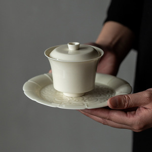 Plateau à thé en céramique blanche émaillée avec motif de lotus pour servir le thé et les collations, origine Dehua - Product Image 1