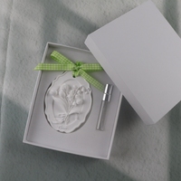 Diffuseur d'huiles essentielles en porcelaine fait main en forme de fleur, diffuseur d'arômes en céramique suspendu, désodorisant pour voiture et armoire