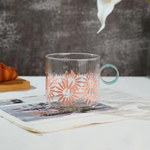Taza de té de vidrio transparente de calidad superior con diseño de calcomanía elegante Venta caliente clásica Tazas y platillos de té para uso doméstico - Product Image 1