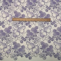 Accessoires en dentelle florale violette hydrosoluble, tissu brodé ajouré tridimensionnel, tissu en dentelle brodée lourde teinte en fil