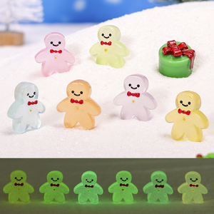 Grosir Figur Resin Mini Bercahaya dalam Gelap Bentuk Manusia Roti Jahe, Figur Natal dan Miniatur untuk Dekorasi Rumah Boneka Natal - Product Image 4