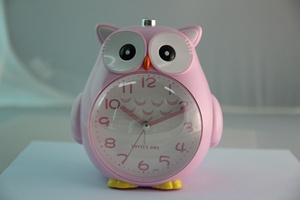 Reloj despertador musical de dibujos animados en forma de búho con luz táctil - Product Image 4