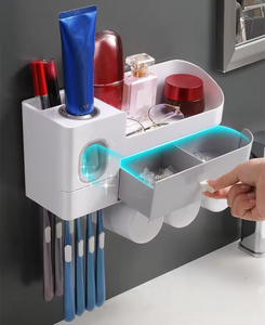 BETTERWAY Porte-brosse à dents mural moderne en ABS avec 3 gobelets Modèle BTW10-315-02 - Product Image 3