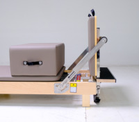 Reformer de Pilates pliable en érable de haute qualité avec boîte d'assise, ressorts et roues silencieuses pour la pratique du yoga à domicile