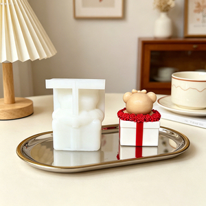 Moules en silicone pour créer un adorable ours enlacé dans une boîte cadeau, idéal pour les créations artisanales DIY - Product Image 3