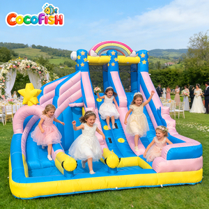 Toboggan aquatique gonflable Cocofish Oxford : structure gonflable 6 en 1 pour enfants <span class=keywords><strong>de</strong></span> 3 à 12 ans - mur d'escalade, piscine à jets d'eau - souffleur d'<span class=keywords><strong>air</strong></span> 550W - Product Image 1