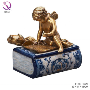 Oggetti decorativi per la casa in ceramica ad alta temperatura personalizzati di lusso europeo porcellana blu e bianca con linea d'oro per dipinti a mano - Product Image 5