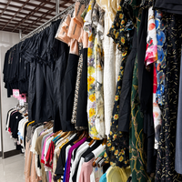 Ventes en gros de robes pour femmes, styles variés, surplus de stock, vêtements de mode en lot pour les revendeurs de boutiques en Asie du Sud-Est