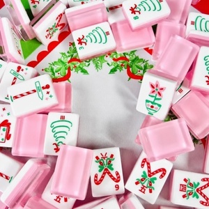 En stock : Ensemble de tuiles de mahjong américaines en acrylique sur le thème de Noël, rose moderne, faites à la main - Product Image 4