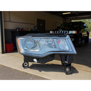 Faro Halógeno para Jeep Grand Cherokee 2017-2021, Lado Derecho, Negro, Nuevo, Repuesto, Sistema de Iluminación Automotriz de 12V - Product Image 1