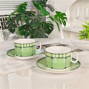 Juego de Taza y Platillo de Cerámica de 230 ml, Estilo Europeo Clásico, Lujo Ligero, Simple, para Té y Café, para Hogar, Oficina, Regalo - Product Image 3