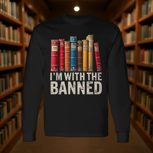 T-shirt à manches longues « I'm With The Banned » pour soutenir la liberté des livres interdits - Product Image 3