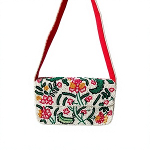 Monedero decorativo hecho a mano, bordado, de tela de algodón, mini cartera con cierre de cremallera seguro, textil tradicional para fiestas. - Product Image 1
