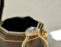 Anillo Sofisticado y Elegante de Estilo Europeo con un Diamante Redondo de Corte Rosa Cultivado en Laboratorio, Engastado en Oro Amarillo de 18K, IGIsweet