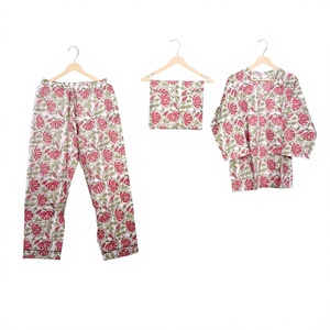 Ensemble de pyjama en coton à imprimé floral pour femmes, col en V, pyjama décontracté pour l'été - Vêtements de nuit confortables et décontractés - Product Image 1