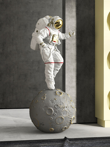 Escultura Moderna y Popular de Astronauta en Fibra de Vidrio Reforzada con Plástico, Decoración Personalizada para el Hogar o Centros Comerciales - Product Image 3