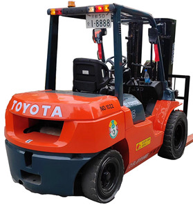 Montacargas Toyota de Combustión Interna de 5 Toneladas, Mástil de Tres Etapas, Diésel, Operación Sentado, Uso en Interiores, Neumáticos Neumáticos - Product Image 3