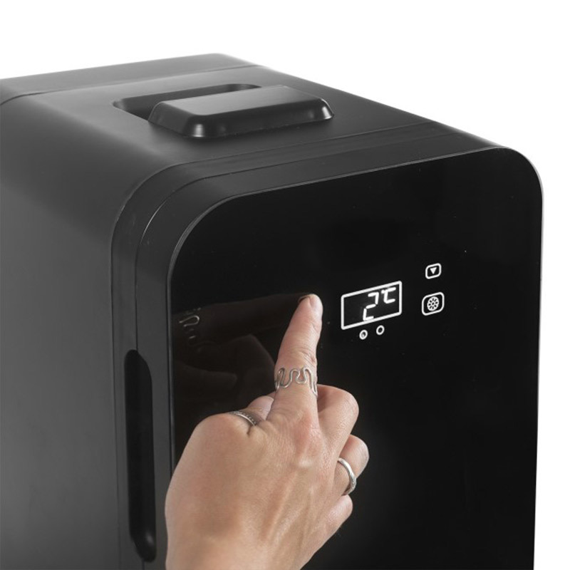 Portable Thermoelectric Cooler and Warmer Mini