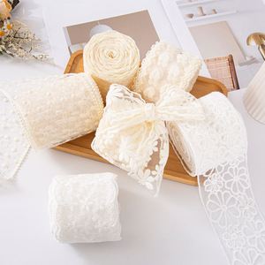 Ruban de dentelle brodé à bords ondulés pour vêtements et sous-vêtements, emballage de Noël et rubans cadeaux - Product Image 1