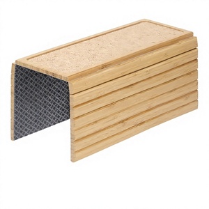 Plateau de canapé pliable en bois naturel grainé, avec base antidérapante renforcée et lattes en bambou robustes, s'adapte aux accoudoirs – Vente en gros - Product Image 1