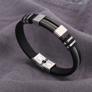 Bracelet en silicone noir de haute qualité pour hommes, style hip-hop, en acier titane, bracelet punk en acier inoxydable, bracelet en caoutchouc argenté pour hommes, vente en gros - Product Image 6
