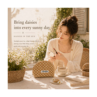 Pochette cosmétique Daisy personnalisée en gros pour femmes, sac de maquillage demi-lune avec fermeture éclair pour organisateur, tendance, réutilisable, portable