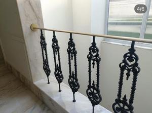 Balustres d'escalier en fer forgé de luxe en gros, décoratifs, modèles classiques, revêtement poudré, durables, pour escaliers intérieurs - Product Image 5