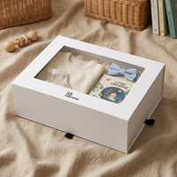 Boîte à rabat haut de gamme anti-rayures en carton ivoire pour vêtements d'enfants, emballage cadeau, avec fenêtre transparente en plastique et fermeture magnétique, gaufrage