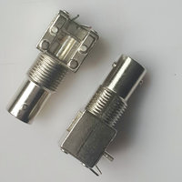 Connecteur BNC femelle pour montage sur panneau de châssis, impédance 50/75 ohms, compatibilité RG59/RG6, certifié CE ROHS, surface nickelée/dorée