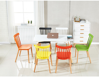 Ensemble de table et chaises de salle à manger classique 4 places HY moderne en plastique léger et contemporain pour usage domestique