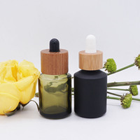 Bouteille en verre noir mat vert Olive à épaule oblique 30ml compte-gouttes de couleur avec couvercle compte-gouttes à Texture en bois foncé