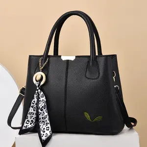 Venta al por mayor de bolsos de moda con logotipo impreso personalizado solo hombro bolsos cruzados grandes bolsos de mujer con bufanda bordada