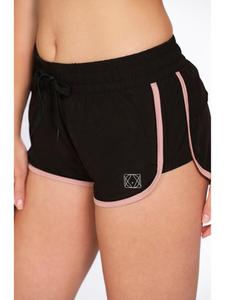 Shorts de sport extensibles en Lycra noir pour femme Munns & Mars – Taille mi-haute, confortables, pour l'entraînement athlétique - Product Image 4