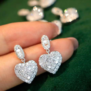 Orecchini da donna lucidi con motivo a cuore, pendenti geometrici stile principessa, regalo romantico, orecchini da festa - Product Image 5