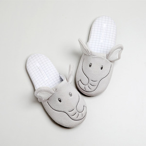 Nuevo estilo Otoño e Invierno mujeres y hombres Zapatillas <span class=keywords><strong>de</strong></span> casa <span class=keywords><strong>de</strong></span> interior elefante <span class=keywords><strong>de</strong></span> orejas grandes zapatillas <span class=keywords><strong>de</strong></span> suela TPR antideslizantes silenciosas - Product Image 1