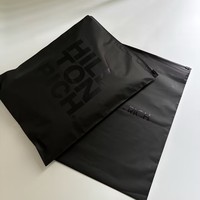 Sac d'emballage en plastique personnalisé Sac givré à fermeture éclair noir pour vêtements Pochette de sacs à zip-lock réutilisable avec logo de marque