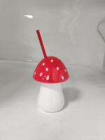 Gobelet lumineux en plastique en forme de champignon avec paille et couvercle