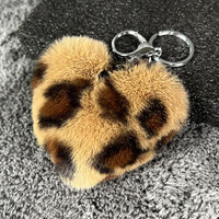 Porte-clés motif léopard en forme de cœur Pom Pom Porte-clés boule de fourrure moelleuse avec pompon Porte-clés cœur moelleux en fausse fourrure