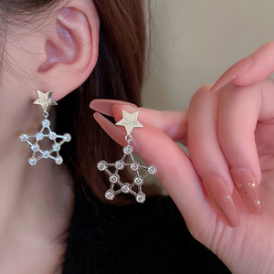 Boucles d'oreilles pendantes Luna Star en or blanc avec cristaux et strass sertis clos, pour femme, à porter au quotidien - Product Image 3