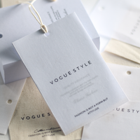 Étiquettes de vêtements en papier carrées épaisses de haute qualité, écologiques, avec impression de logo personnalisée, pour chaussures et sacs de luxe