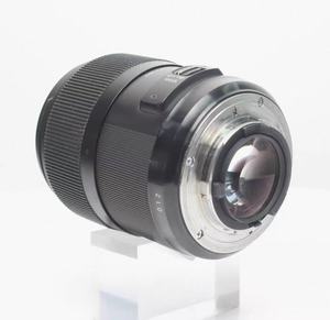 Objectif 35mm f/1.4 Art F d'occasion — Légende du portrait, grande ouverture f/1.4 avec bokeh crémeux, excellent état ! - Product Image 4