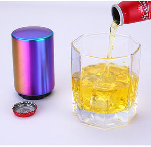 Ouvre-bouteille de bière magnétique automatique en acier inoxydable portable Pop the Top attrape-bouchon de bouteille de <span class=keywords><strong>vin</strong></span> à ouverture rapide - Product Image 3