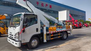 Camion plateforme aérienne 1SUZU avec benne isolée en fibre de verre arrière ou avant pour l'installation et la maintenance électriques - Product Image 6