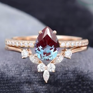Bague de fiançailles romantique Alexander pour femme en or massif 18 carats plaqué or rose avec sertissage pavé et monture à griffes - Product Image 1