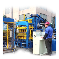 Machine automatique hydraulique Hongfan QT4-15 pour la fabrication de briques creuses et de pavés autobloquants avec moteur à engrenages PLC