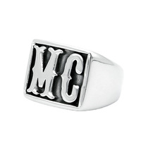Bague en acier inoxydable avec lettre gothique, bague signet initiale en émail noir, bague épaisse style Hip Hop pour hommes et femmes, bijoux punk et motard
