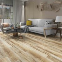 Fournisseur de revêtements de sol SPC en lot de stock, couleurs beige, noir, gris, bonne qualité, 4 mm, 5 mm, 6 mm, 7 mm, prix bas, usine de revêtements de sol en vinyle