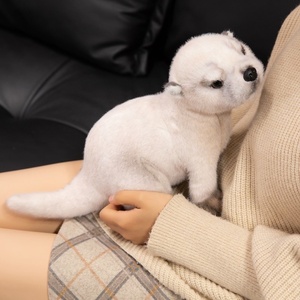 Sınır Ötesi Yaban Hayatı Simülasyonu Su Samuru Peluş Oyuncak Bebek Unisex Doğum Günü Hediyesi Fotoğrafçılık Aksesuarları 31-50cm PP Pamuk Dolgulu 14+ Yaş - Product Image 2