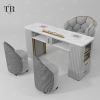 Table de manucure Turri moderne avec aspirateur, support métallique, bureau à ongles et ensemble de chaises en velours hollandais pour usage en centre commercial